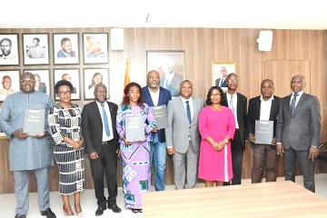 Côte d'Ivoire / Communication : le ministre Amadou Coulibaly reçoit la première promotion des diplômés du programme Executive Master en Management des Médias